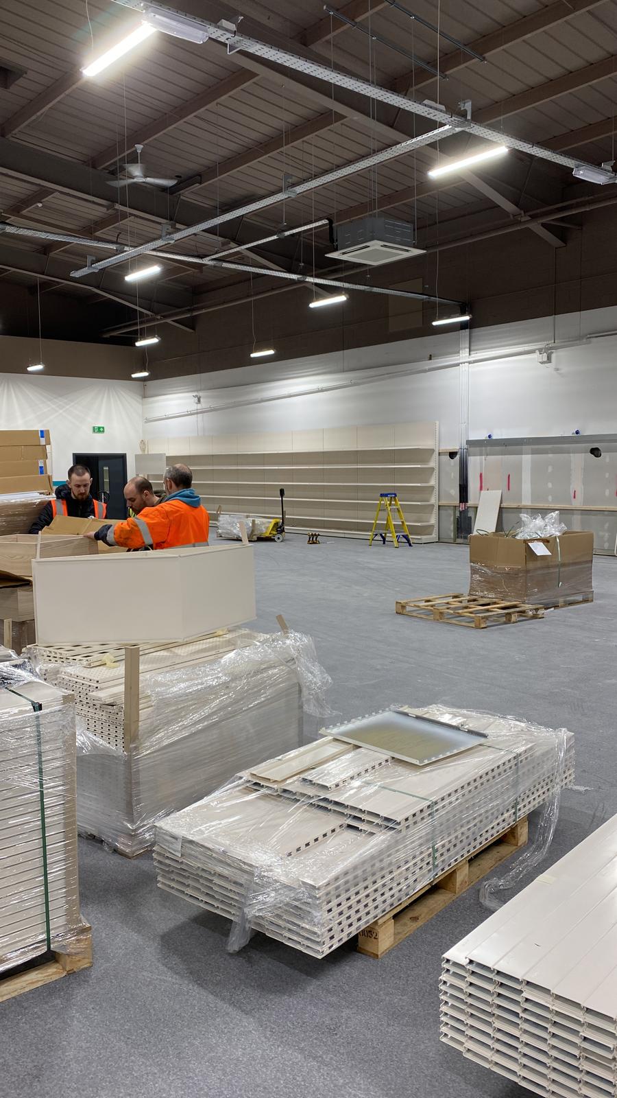 Retail gondola installation
