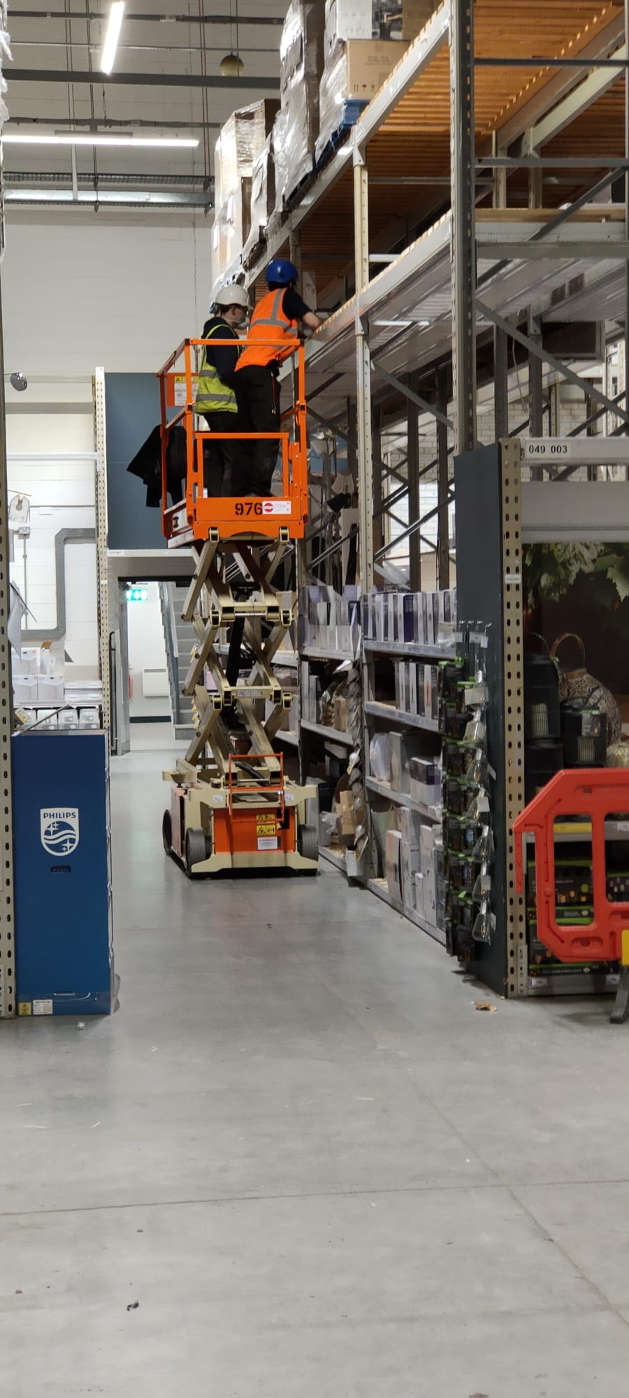 Heavy-duty retail racking